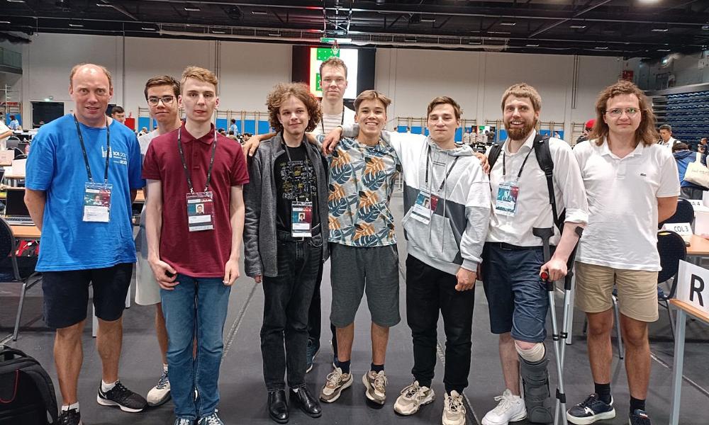 Российские школьники взяли 4 золотые медали на Международной олимпиаде по информатике в Венгрии