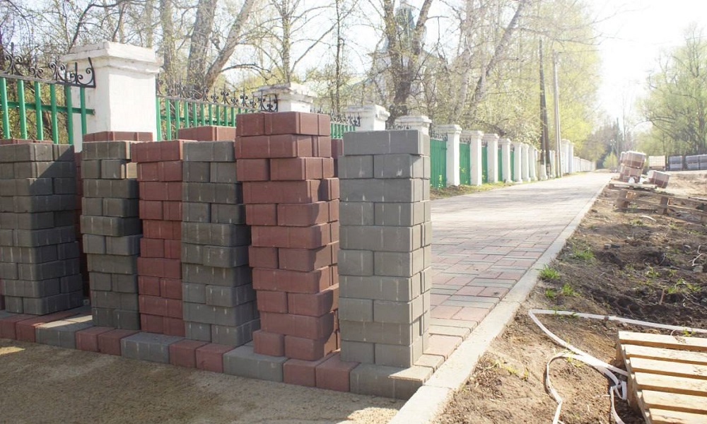 В Саргатском завершают благоустройство улицы Октябрьской