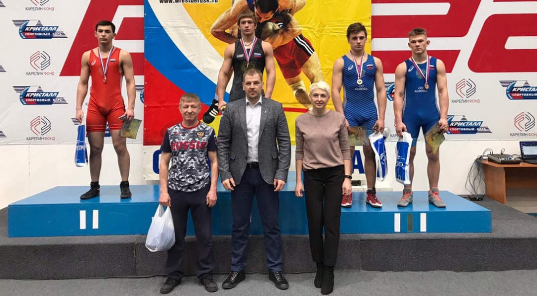 Омские борцы завоевали 8 медалей на турнире в Бердске