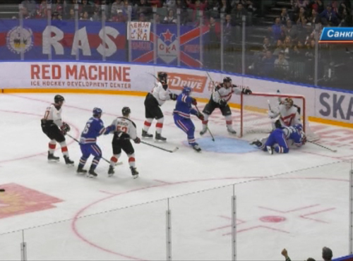 Главный снайпер омского "Авангарда" Денис Зернов получил травму