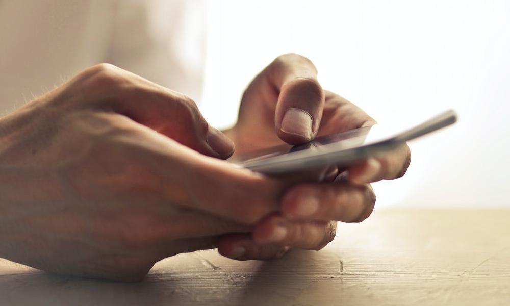 Жительница Омской области оскорбилась тем, что знакомый поделился её интимными фото, и отсудила 20 тысяч