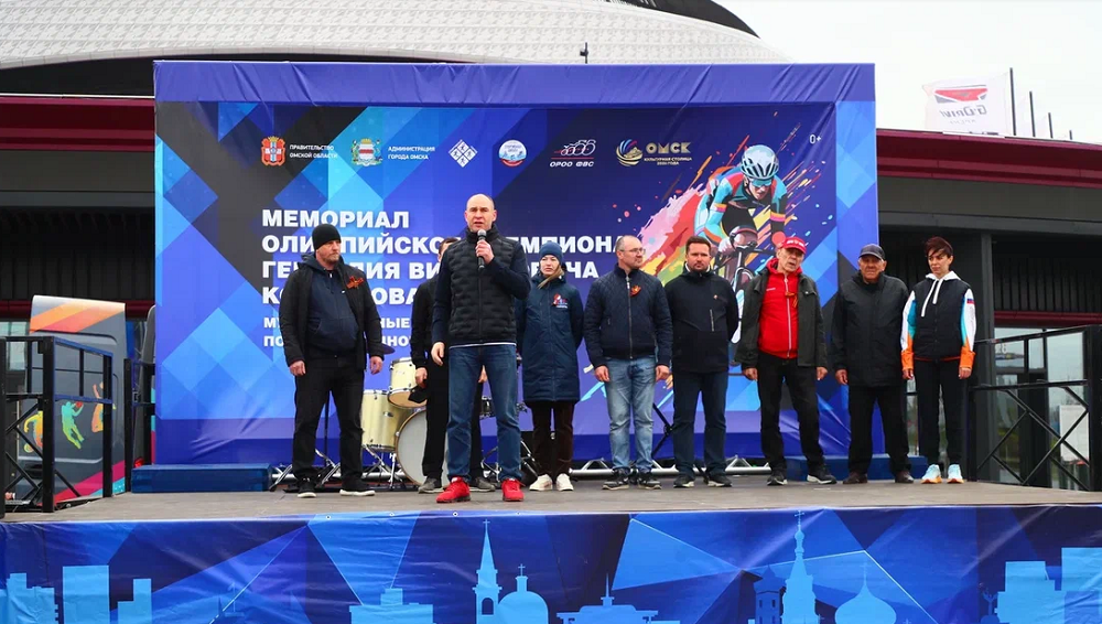 Дмитрий Перминов открыл соревнования по велоспорту на шоссе памяти Геннадия Комнатова