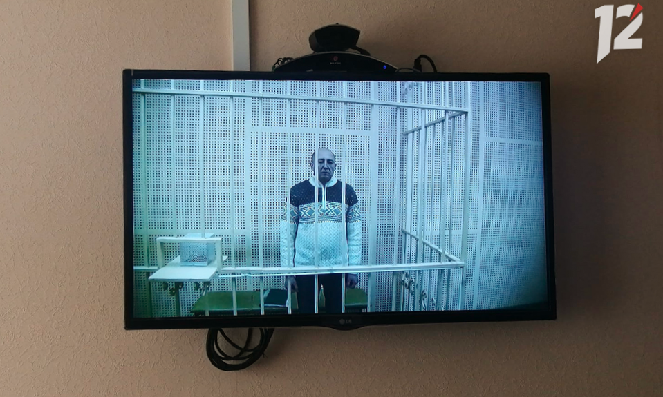 Не смог сдержать слёз: омича, обвиняемого в истязании детей, лишили родительских прав