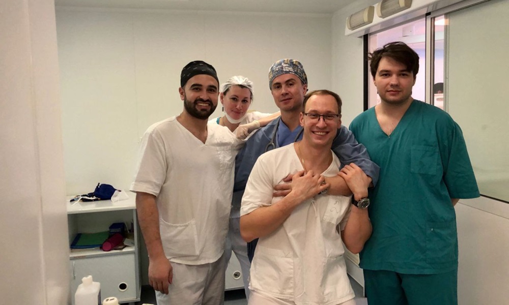 Омские хирурги рассказали, как без наркоза выполнили операцию на сосудах, питающих головной мозг