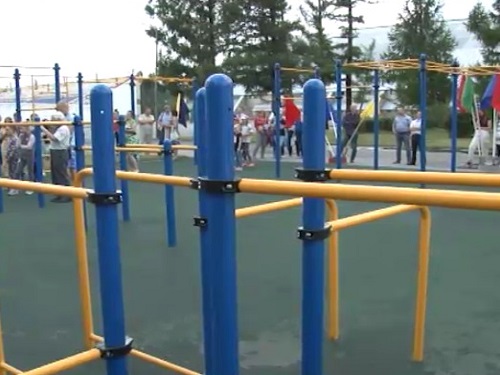 В Старом Кировске Омска открыли новую площадку для воркаута