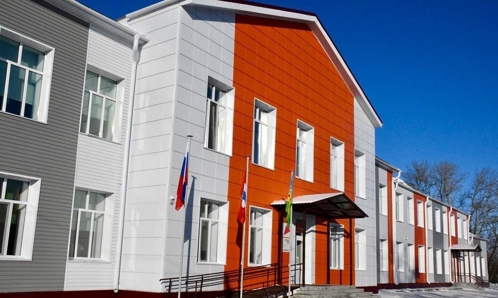В Русско-Полянском районе открыта обновлённая Новосанжаровская школа