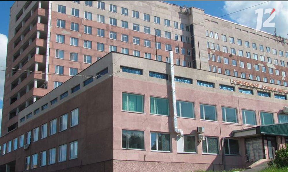 Омские полицейские проводят проверку случая с падением из окна пациента ГБ № 1