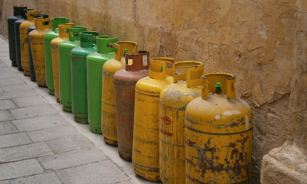 В Омской области установили предельные цены на доставку сжиженного газа в баллонах