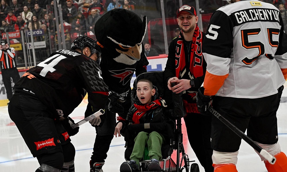 Правительство Омской области и ХК «Авангард» исполнили мечту юного болельщика