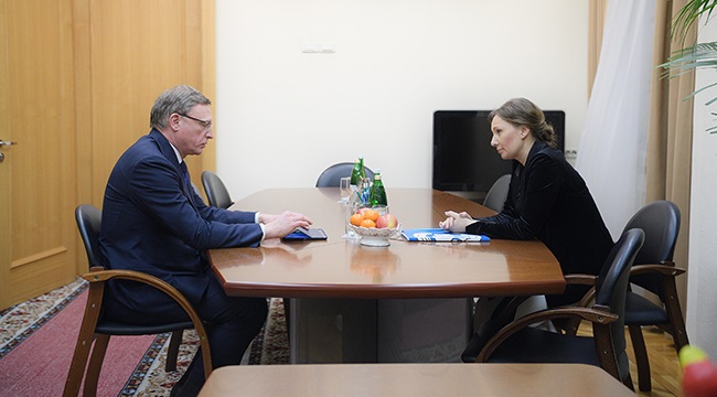Александр Бурков и детский омбудсмен обсудили судьбу мальчика, которого "воспитывали" стоянием на гречке