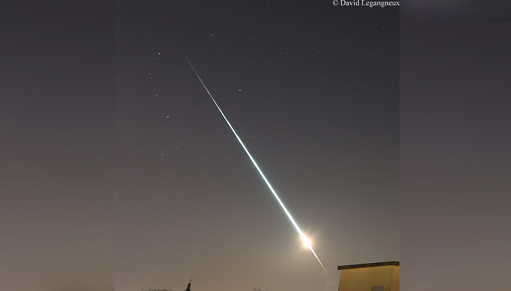 Очевидцы засняли падение метеорита, которое предсказали учёные