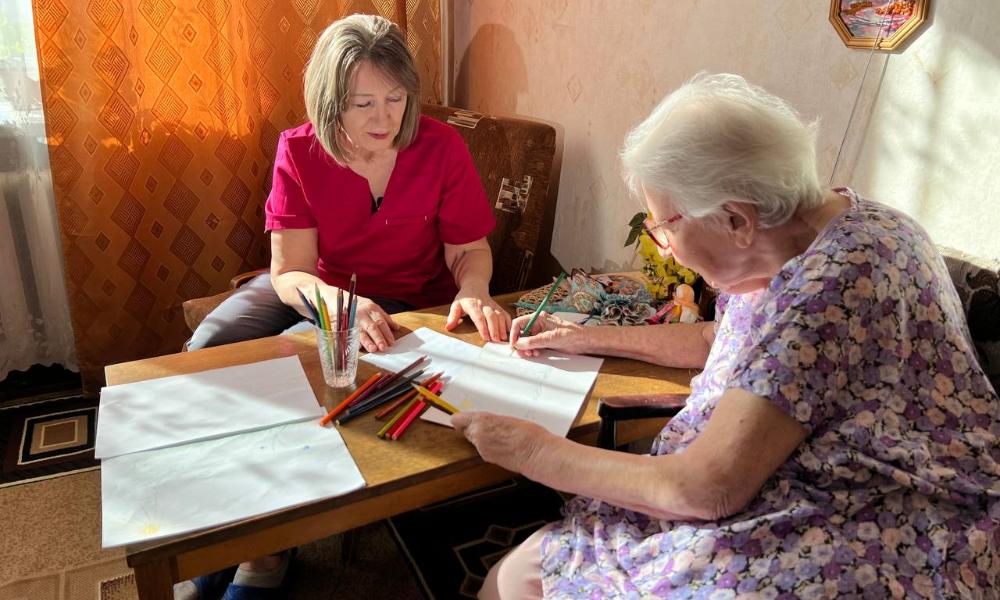 Они рядом в любой ситуации: омские социальные работники отмечают свой профессиональный праздник