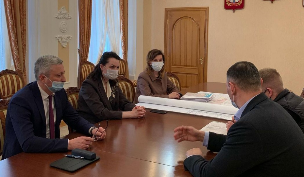 Оксана Фадина обсудила перспективы сотрудничества с уральской стройфирмой 