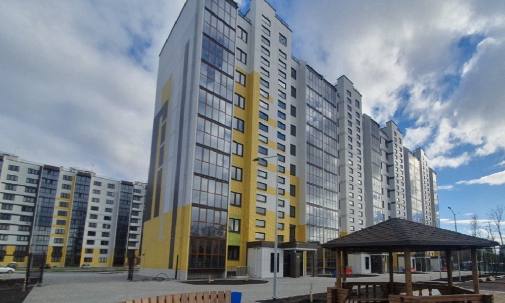 В Омске завершили строительство цветного дома 