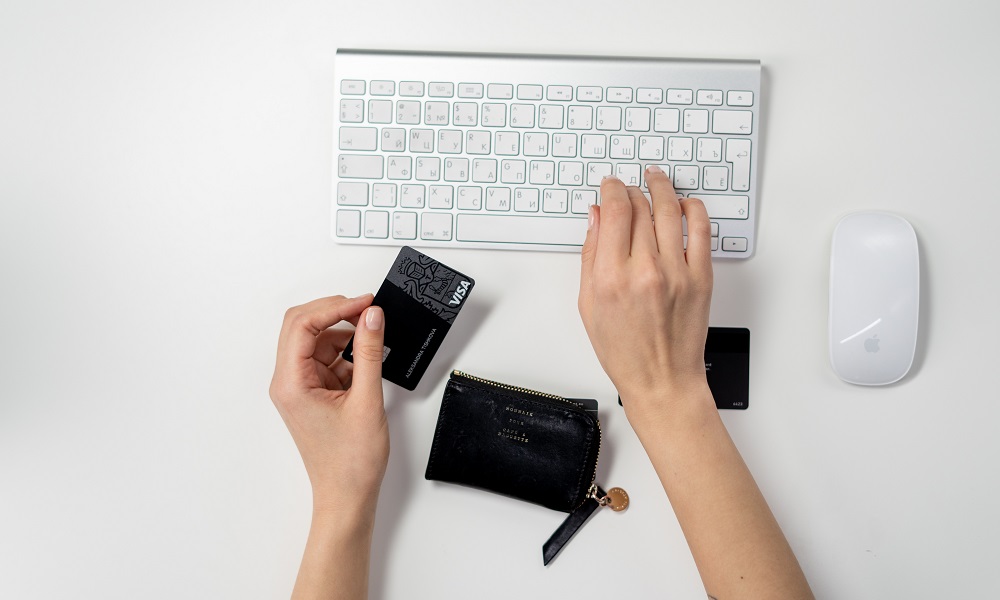 Во Всемирный день шопинга омичи покупали телефоны, ювелирные украшения и технику для уборки