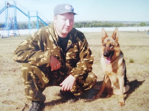 Обидчика 84-летней омички помогла найти Рыжая Бестия Корнелия