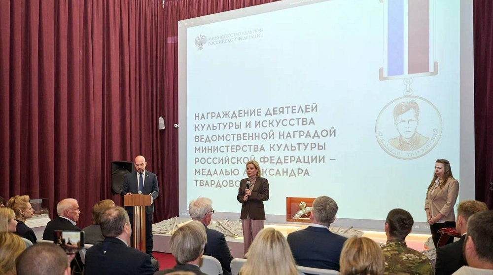 В России впервые вручили новую награду - медаль Александра Твардовского