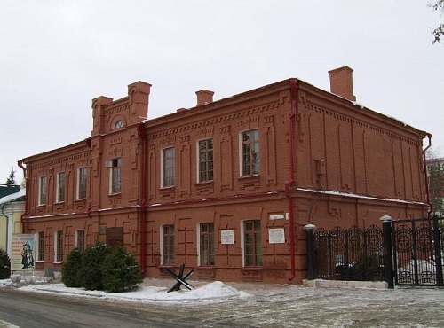 Омичей приглашают на выставку знамён и военной формы