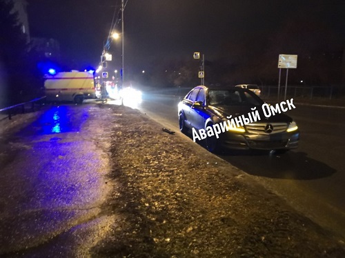 Омичка на Mercedes-Benz сбила подростка на "зебре"