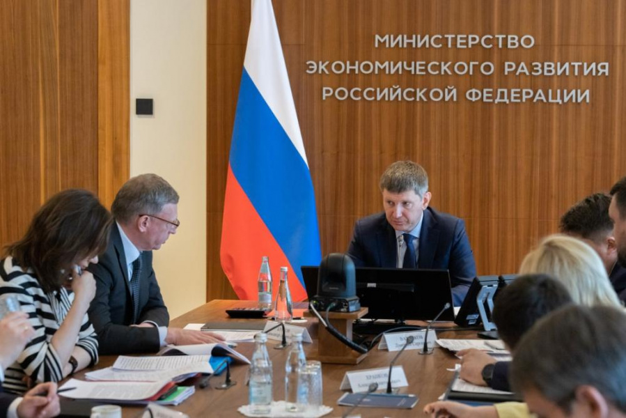 Александр Бурков обсудил с министром экономического развития РФ создание международного транспортного коридора «Север — Юг»