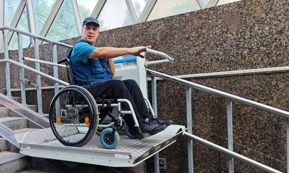 В Омске проверили доступность транспорта и социальных объектов для людей с инвалидностью