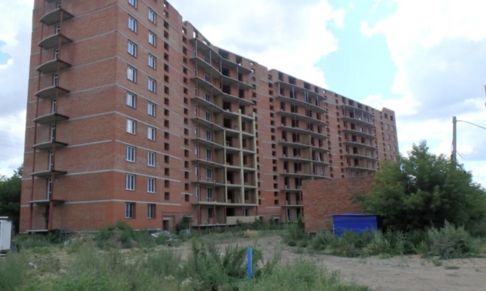 Недострой на улице Химиков завершит компания из Санкт-Петербурга 