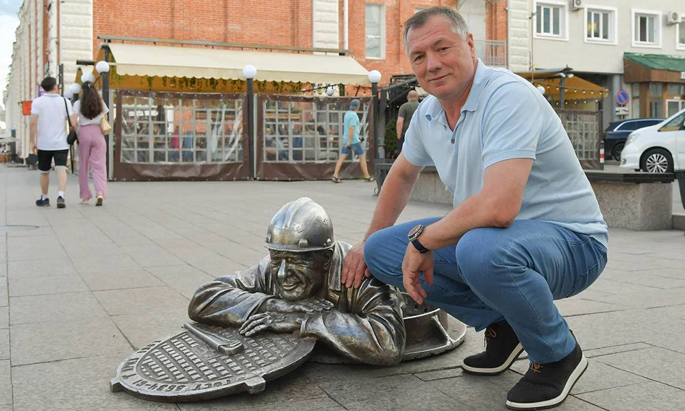 «Уважают работников ЖКХ»:  вице-премьер РФ Марат Хуснуллин сфотографировался с омским Степанычем 