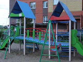 В 13 омских дворах установят новые детские площадки