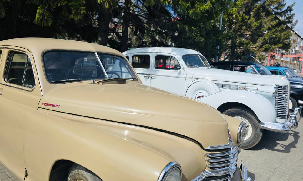 Ретро-автопробег в Омске открыл неделю «Диктанта Победы»