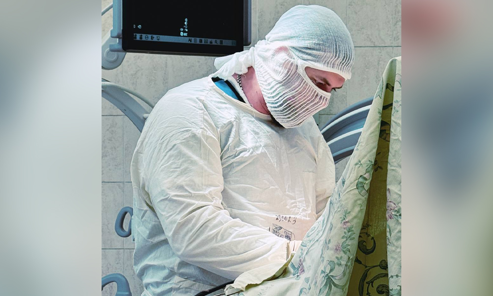 Омские хирурги спасли руку пациенту со сложной травмой