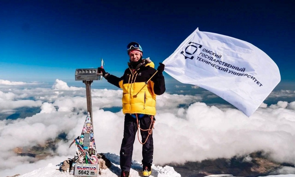 Проректор омского политеха покорил Эльбрус за 12 часов