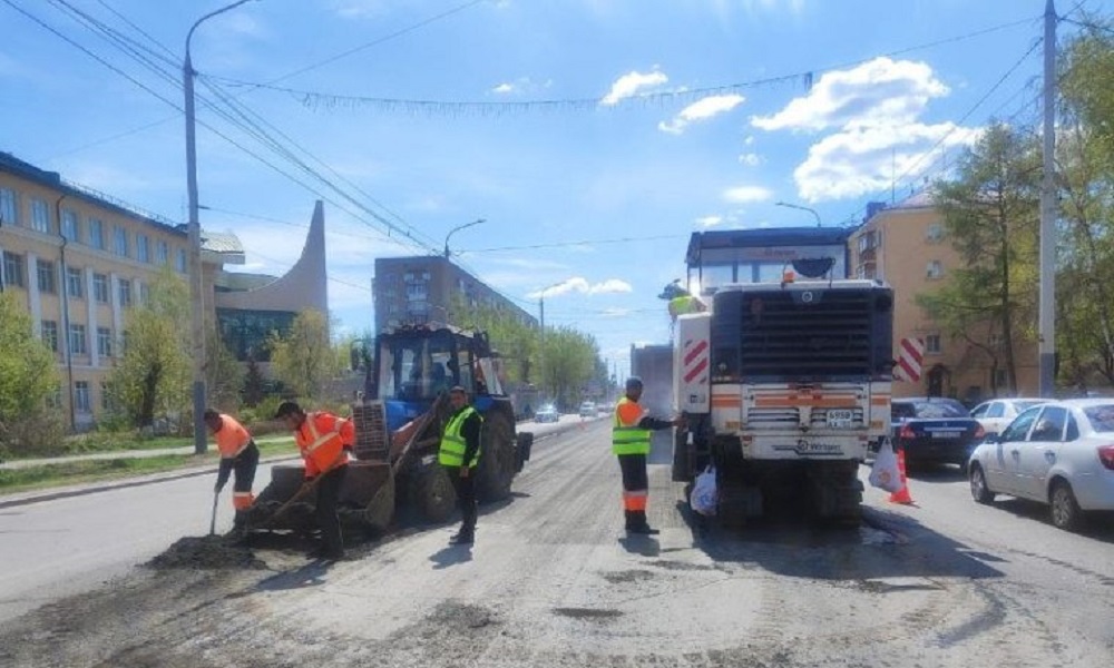 В Омске прорабатывается возможность повысить зарплату нескольким категориям работников УДХБ