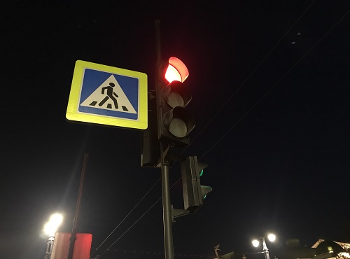 В Омске ещё 3 пешеходных перехода оборудуют светофорами