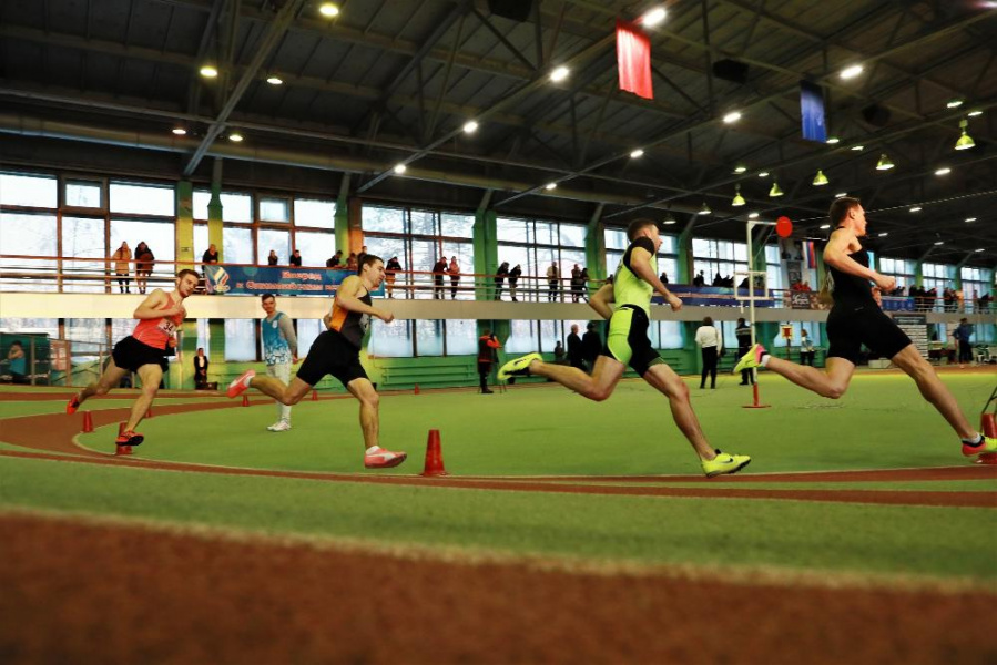 Легкоатлетическому манежу в Нефтяниках присвоили имя Виктора Рябова 