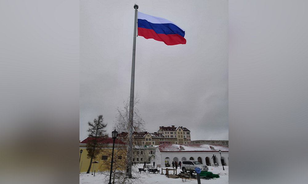 В Омской крепости установили флагшток