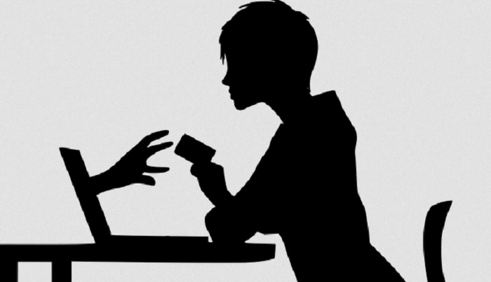 Мошенник-брокер похитил у жительницы Омской области 255 тысяч рублей