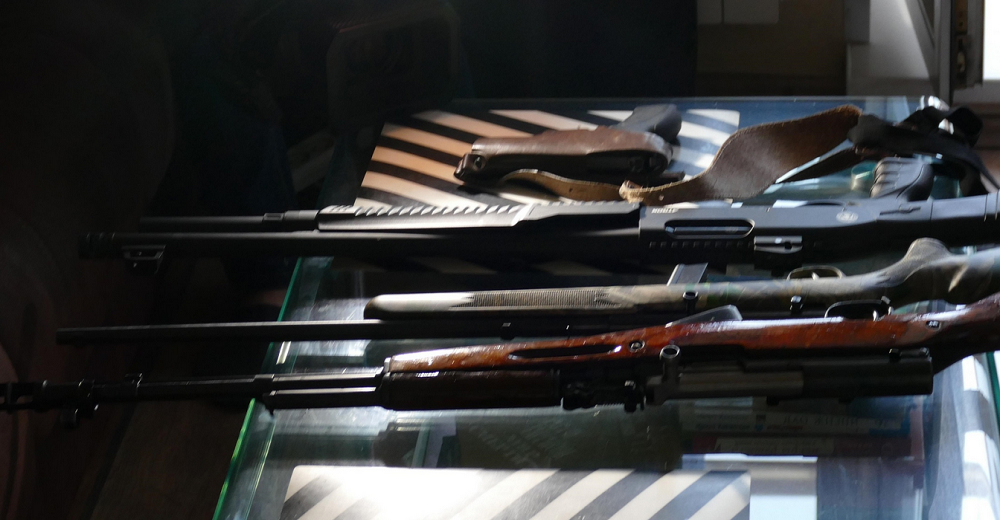 С начала 2022 года омичи добровольно сдали силовикам более 50 единиц оружия и боеприпасов