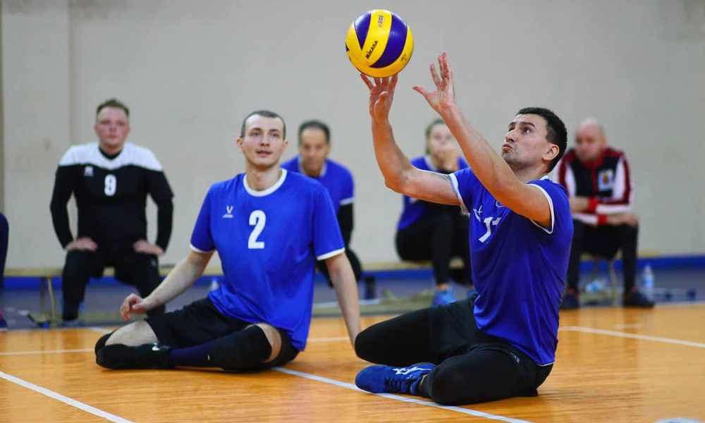 В Омске стартовал всероссийский турнир по волейболу сидя
