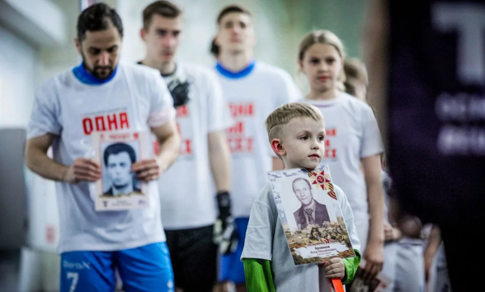 Игроки омского «Иртыша» на домашнем матче почтили память героев Великой Отечественной войны