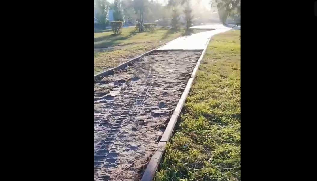 Омичи пожаловались на мужчину, который украл тротуарную плитку в Порт-Артуре 