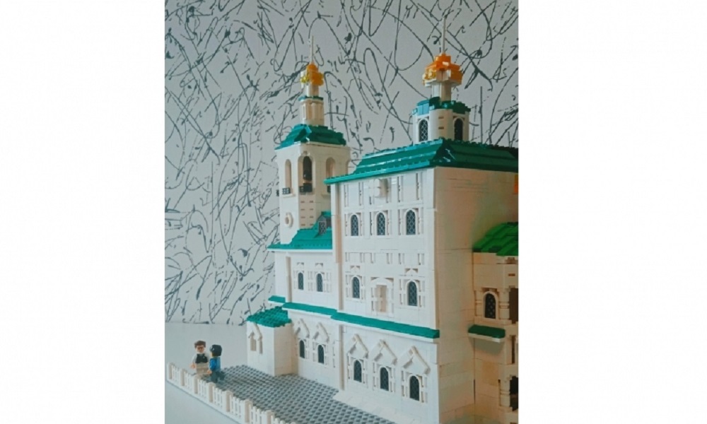 Омич собрал из лего тарскую Спасскую церковь 