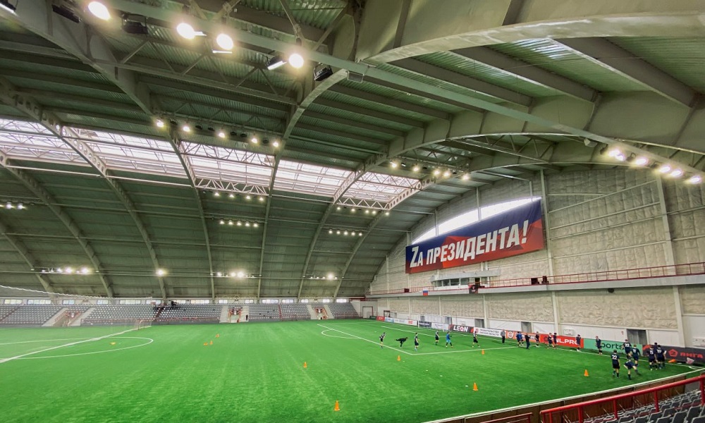 Обновлённое футбольное поле в манеже омского СК «Красная звезда» успешно прошло процедуру лицензирования РФС