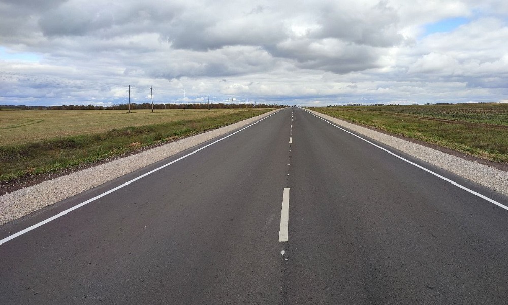 В Кормиловском районе открыт обновлённый 11-километровый участок ключевой автодороги, сообщил Виталий Хоценко
