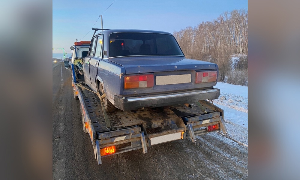 В Омской области отца, который позволял несовершеннолетнему сыну кататься на автомобиле, оштрафовали на 30 тысяч рублей