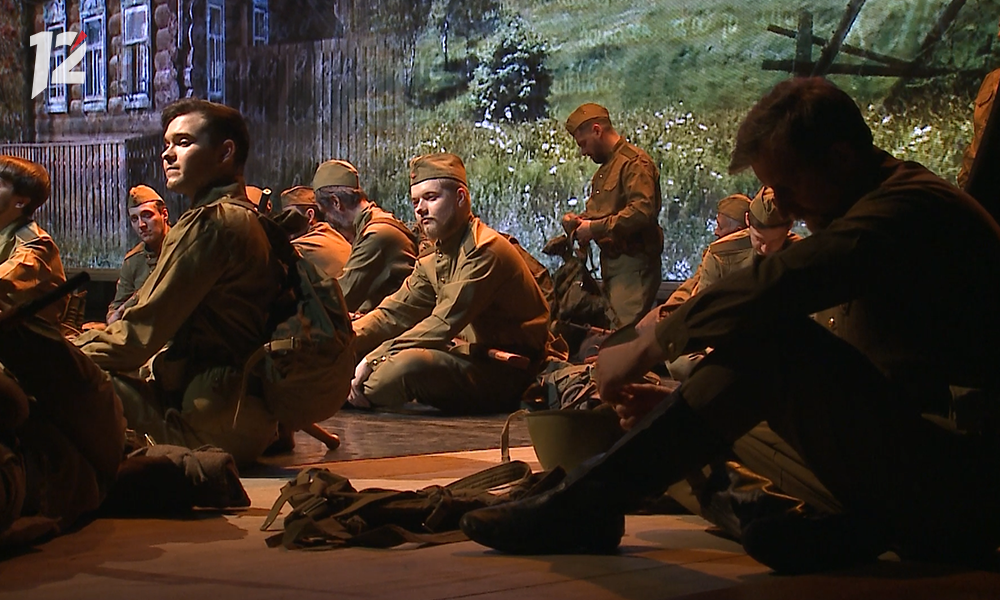 Омский русский народный хор репетирует спектакль «Одна на всех Победа!» (6+)