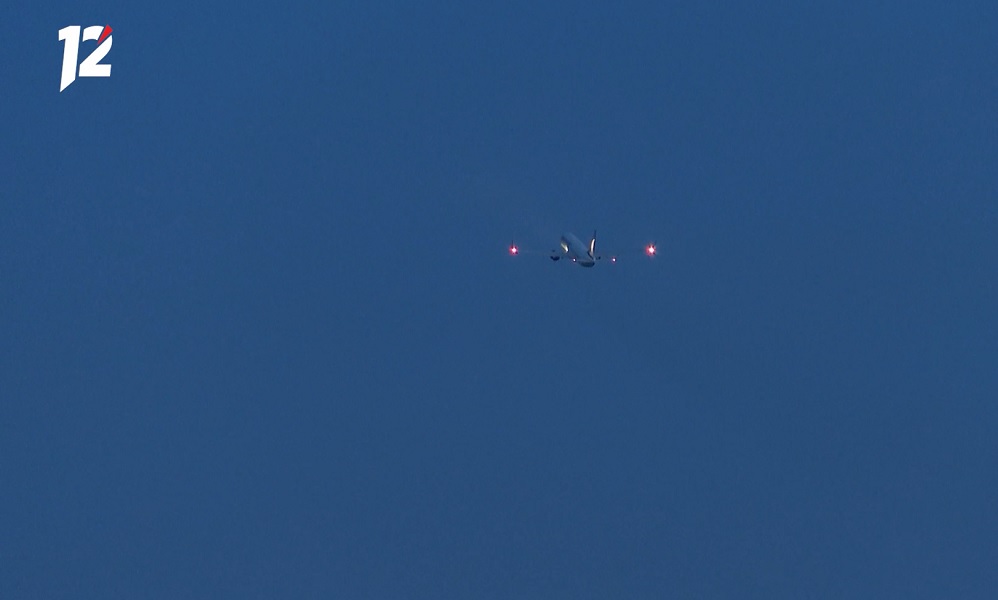 Самолёт, летевший из Москвы в Омск, резко сменил курс и сел в другом месте