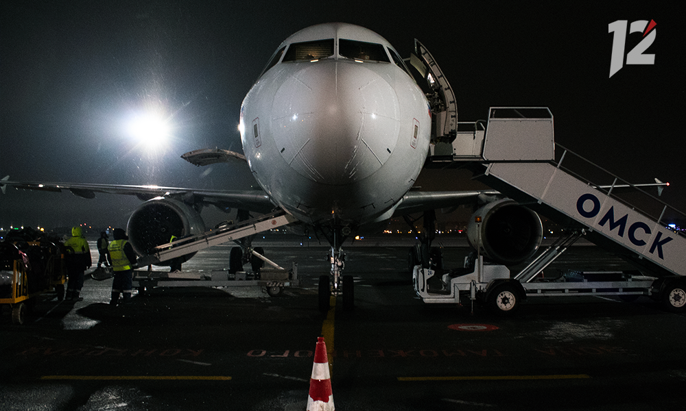 Самолёт, выполнявший рейс Красноярск — Омск, задержался из-за неполадок с кондиционером