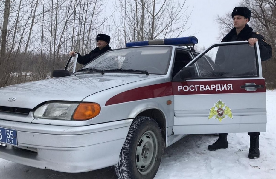 Разбил три витрины, угрожал продавцу: в Омске задержали дебошира-покупателя