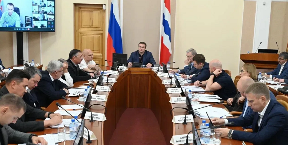 Виталий Хоценко дал поручения по борьбе с мошенничеством, ремонту дорог и благоустройству 