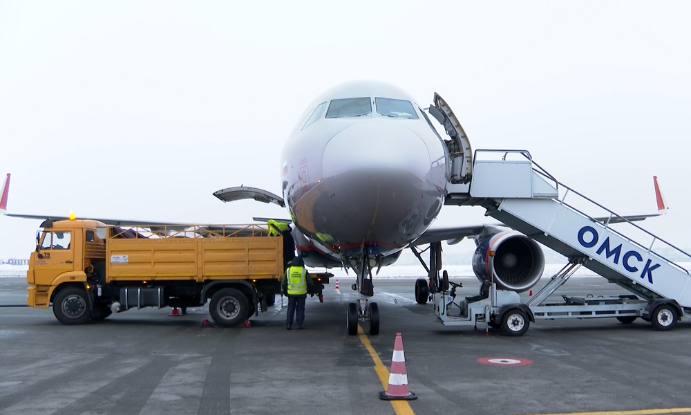 Из Омска на новогодние каникулы запускают больше рейсов сразу по трём популярным направлениям: в Москву, Санкт-Петербург и Сочи